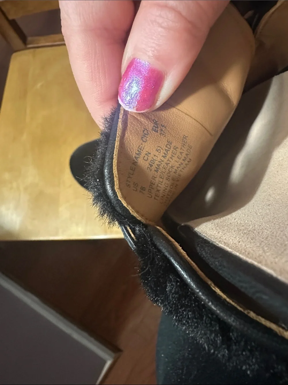 kate spade Black Faux-Fur Slide Mules with Jeweled Buckle Accent Sise 7.5